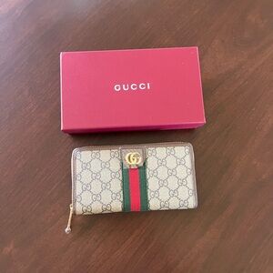 Authentic! Gucci Ophidia Web Stripe GG Zip Around Wallet
New With box & Dust Bag